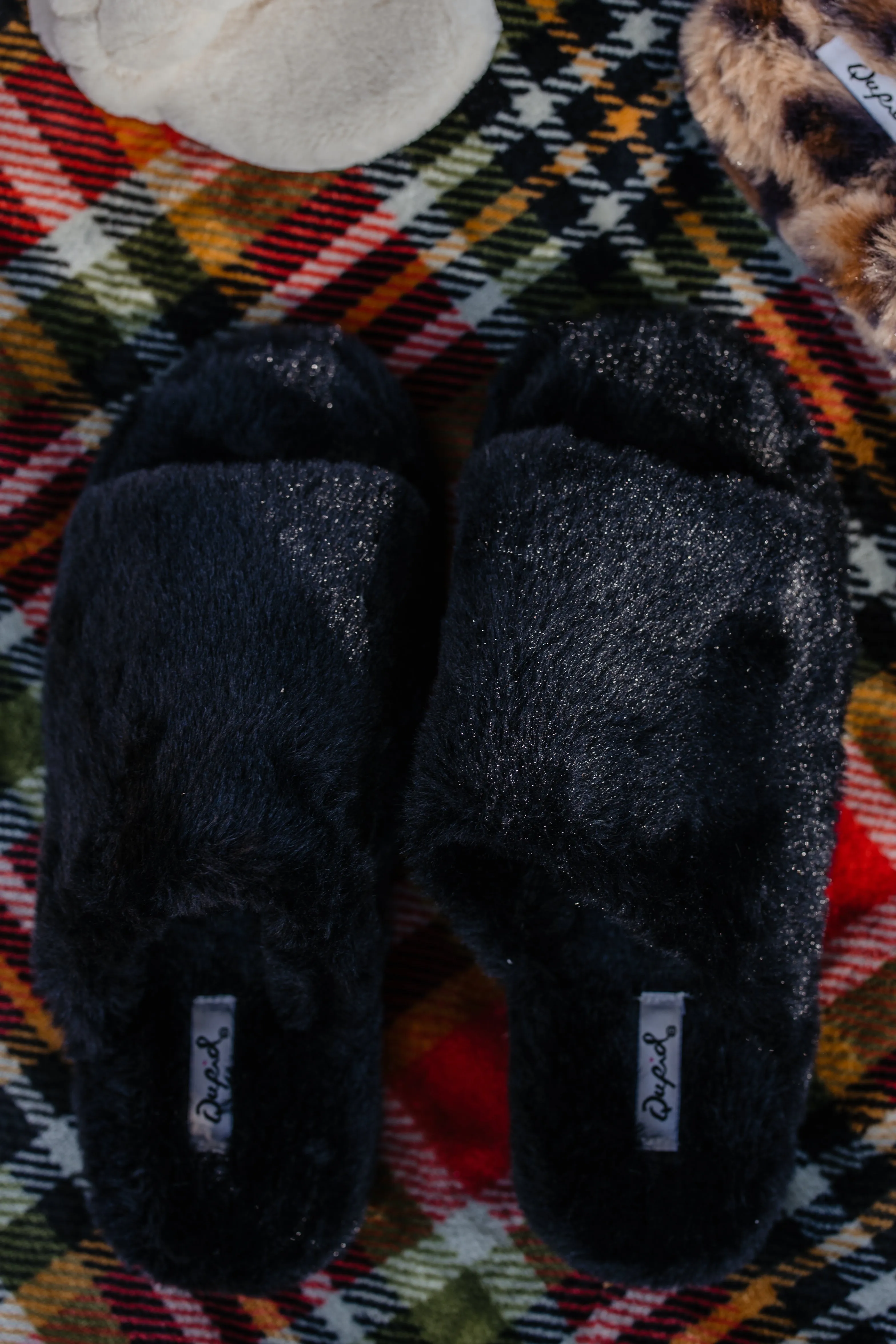 'Cozy Days' Slippers - Black