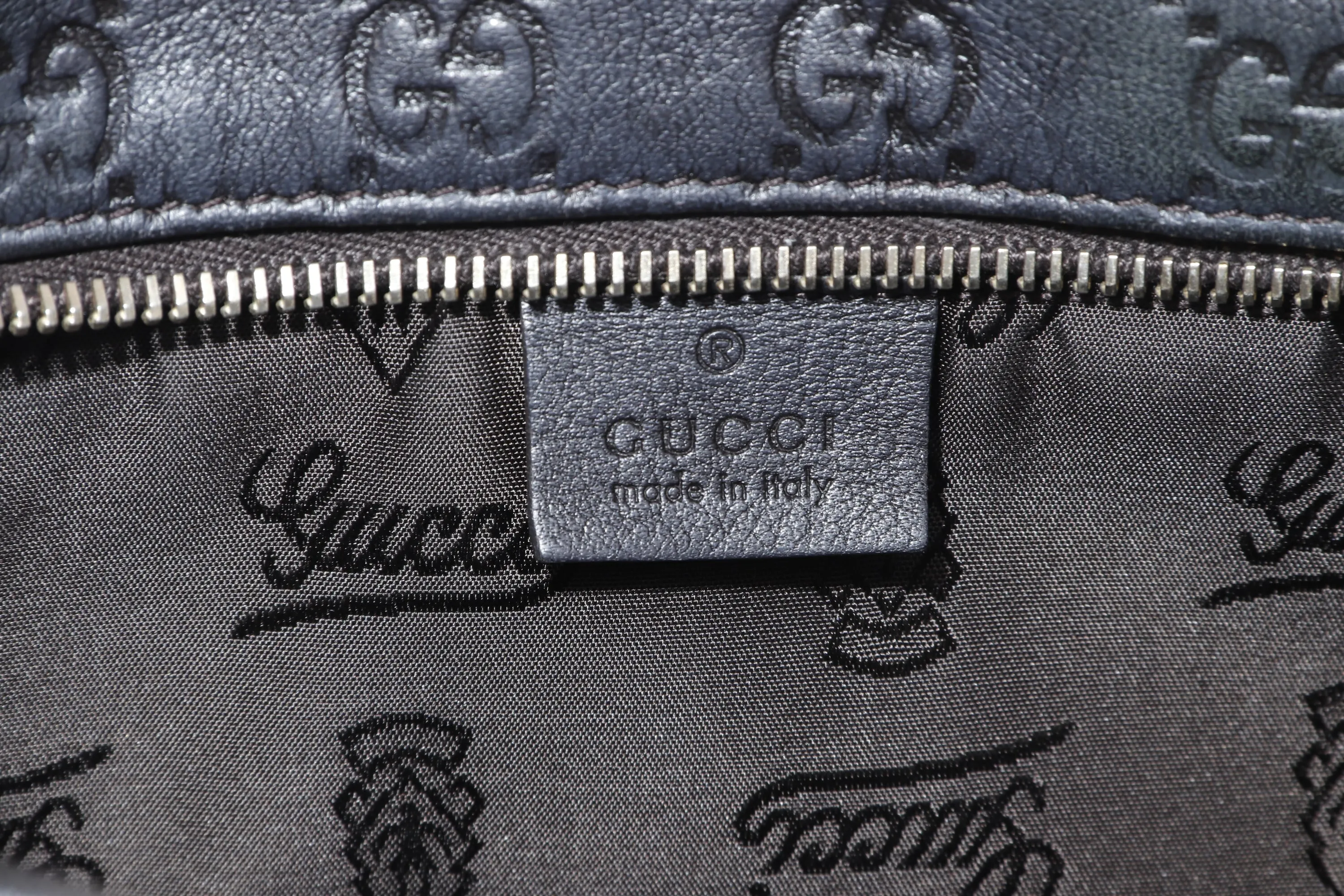 GUCCI 211138002123 GG SUPREME BLACK GUCCISSIMA LOGO TOTE BAG, WITH DUST COVER