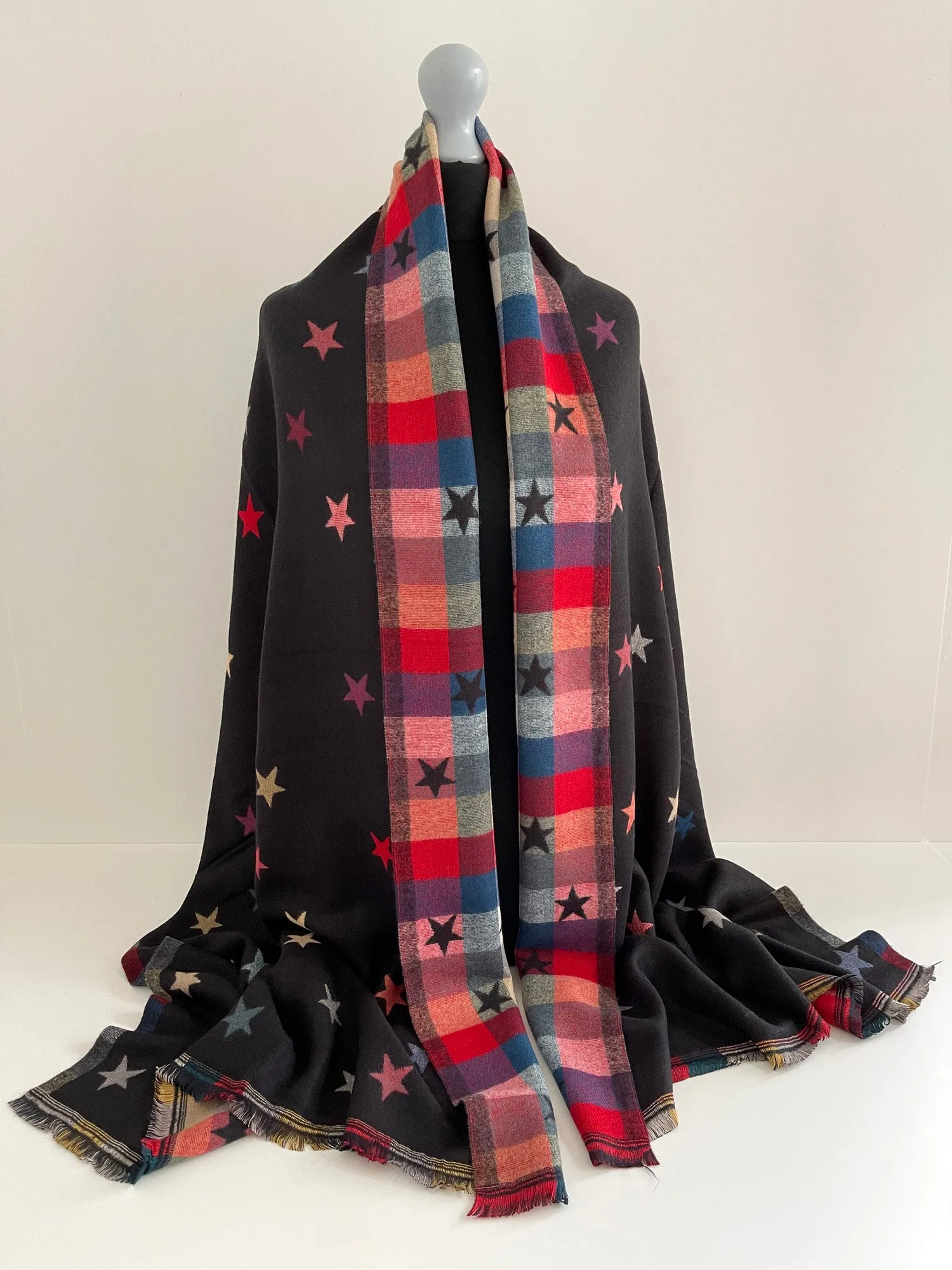 LARGE BLACK STAR PRINT REVERSIBLE WINTER SHAWL BLANKET SCARF