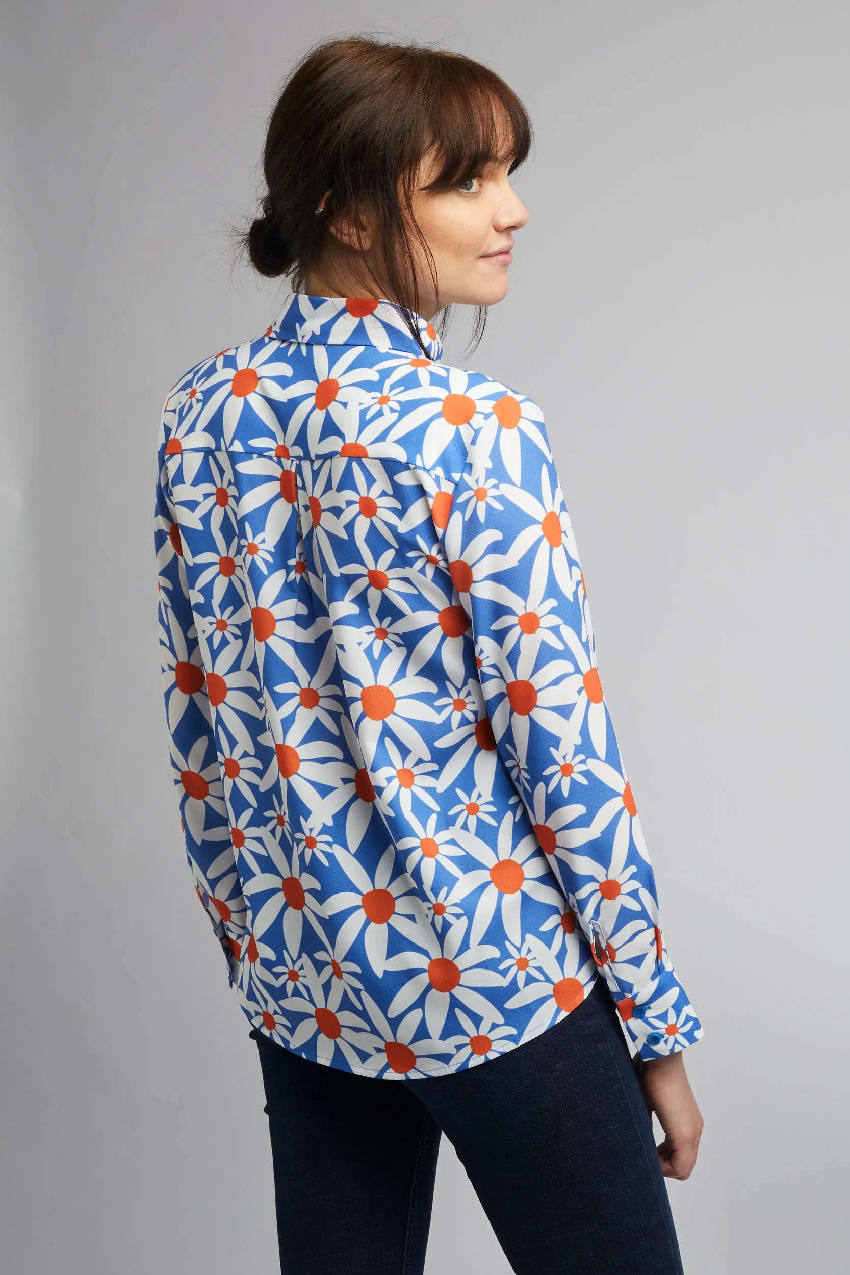 Women's Classic Long Sleeve Shirt in Daisy Print